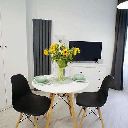 Modern Apartment In The City Center Катовице Экстерьер фото