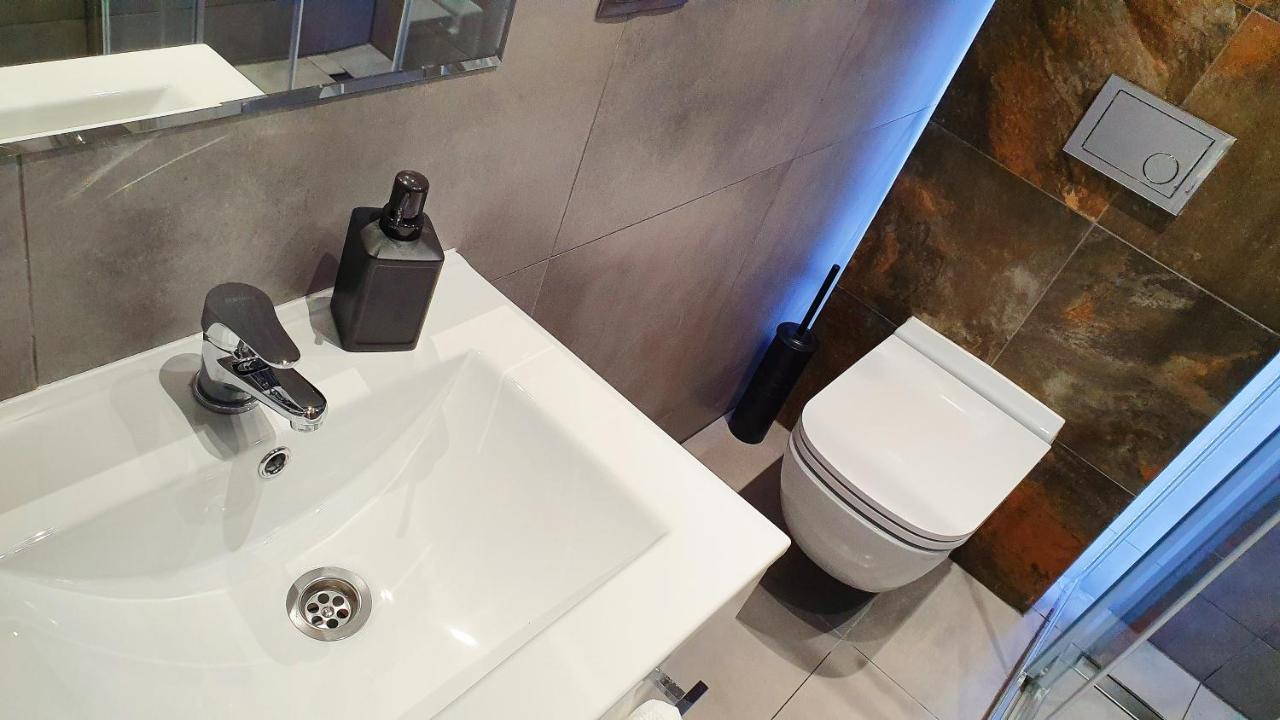 Modern Apartment In The City Center Катовице Экстерьер фото