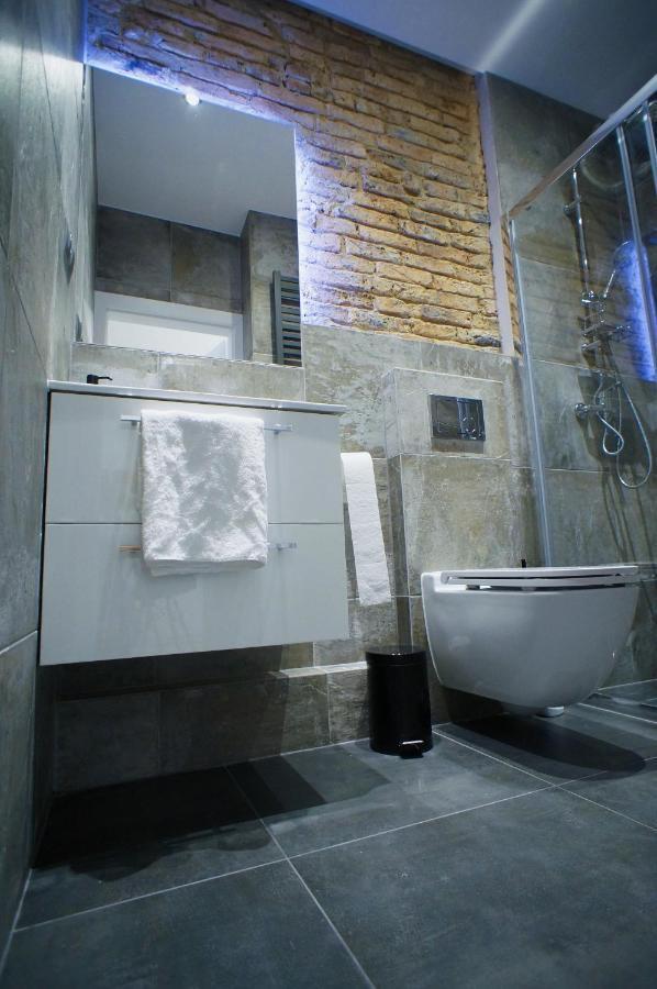 Modern Apartment In The City Center Катовице Экстерьер фото
